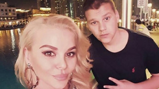 Майки на ДесиСлава излезе извън контрол (Вилнее из чалгаджийници, пуска ръце на фолк певици)