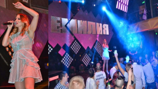 Емилия се пусна по нощница на участие (Вижте модния й провал)