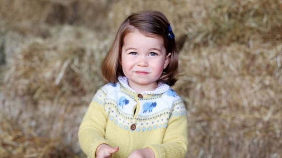 Принцеса Шарлот копие на Кейт (Първо официално фото за рождения ден)