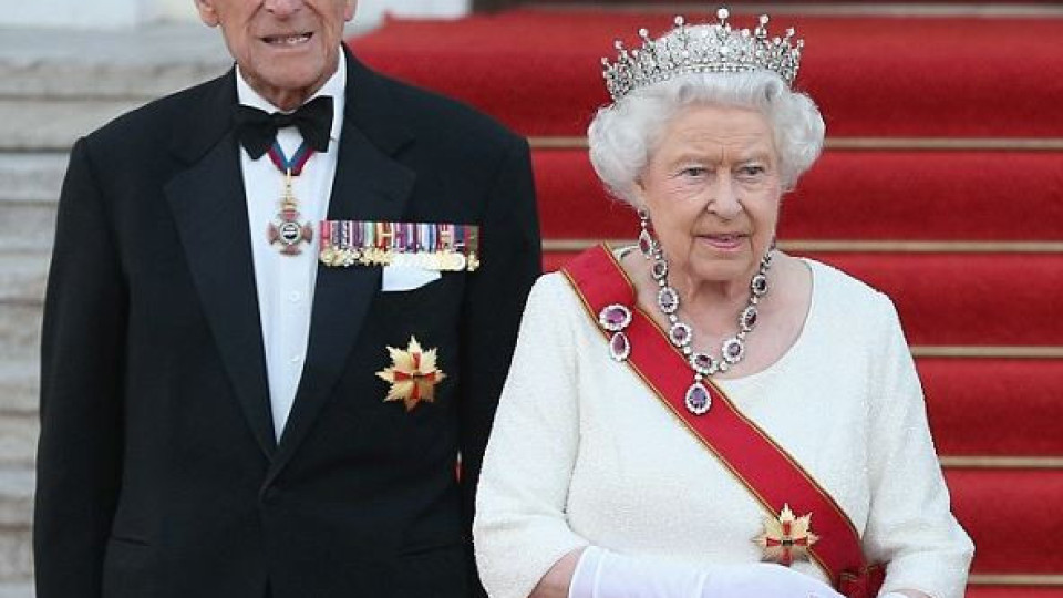 Кралица Елизабет хвърли в паника Бъкингам: Защо свика придворните си в 3 сутринта?
