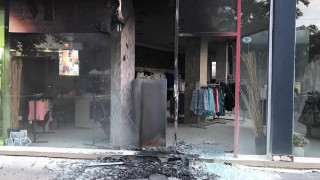 Подпалиха магазина на Мегз! (Дизайнерка жертва на серийни атаки заради омраза?)