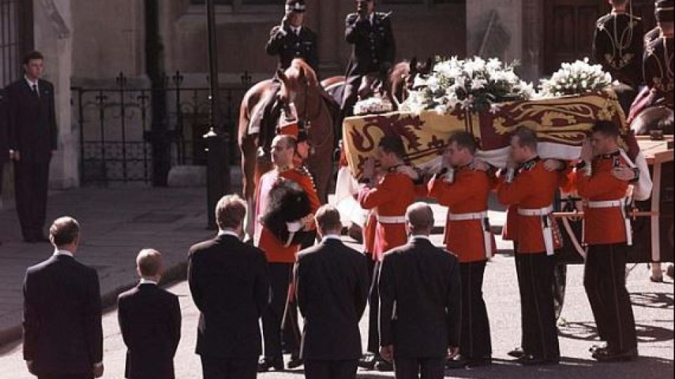 Принц Чарлз и граф Спенсър в луд скандал на погребението на Даяна  (Нови разкрития)