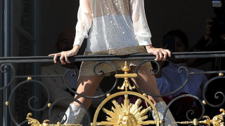 Селин Дион изтрещя! Шокира с топ изцепки в Париж (Снимки)