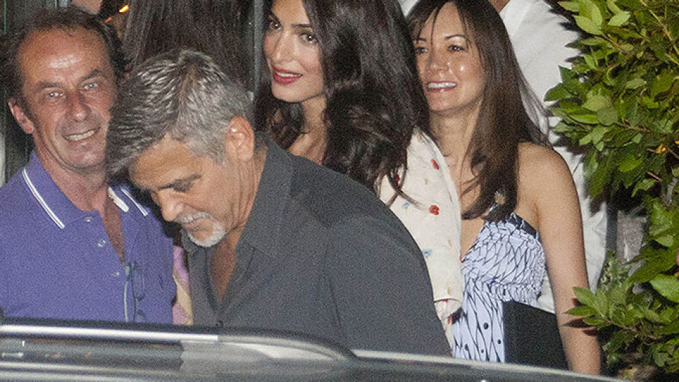 Амал Клуни и Джордж бягат с близнаците от Англия в Ню Йорк (Нанасят се в дом за $65млн)
