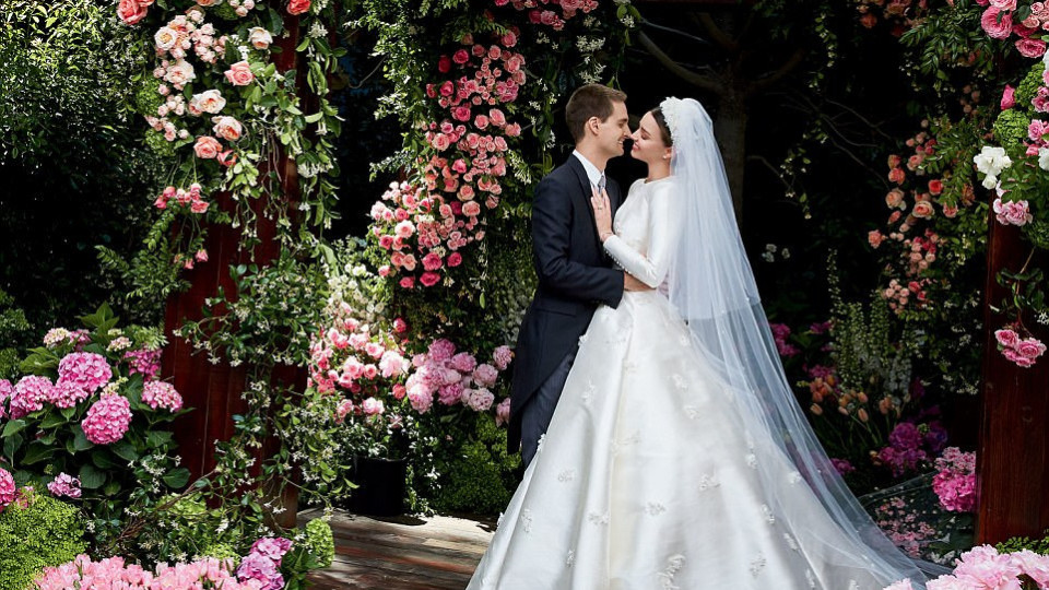 Миранда Кер се омъжи в роклята на Грейс Кели (Снимки от луксозната церемония)
