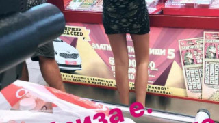 Светлана Василева закъса за пари, търка лотарийни билети (Гущеров й спря кранчето - Папарашко фото)