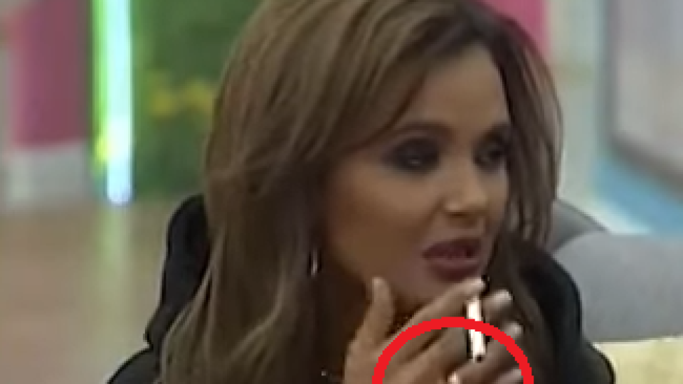 Мария още носи годежния пръстен и халката от Гущеров (Защо не ги е свалила? - Фото факт)