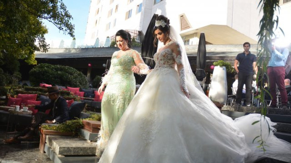 Гюлджан с рокля-уникат за 10 бона на сватбата си с Фики (Моделът създаден специално за нея)