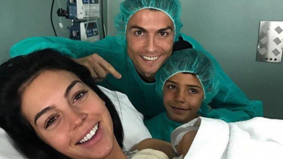 Честито! Джорджина на Роналдо роди момиченце! (Ексклузивно фото от болницата + Как кръстиха малката)
