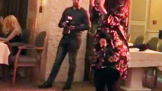 Бременната Мария Илиева стана огромна (Певицата изнемогва на участие по Нова година)