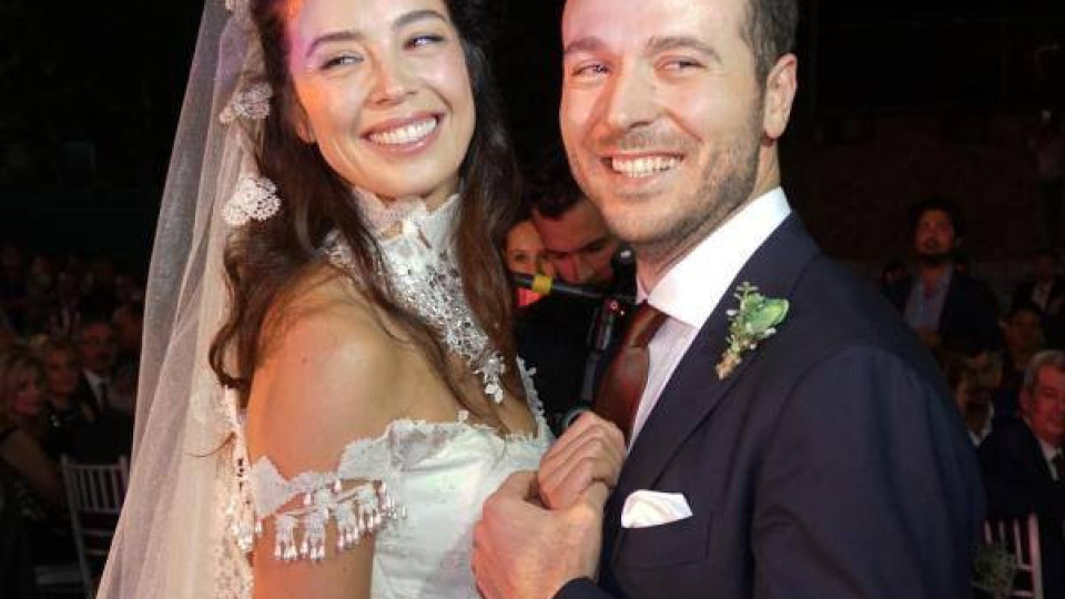 Азра Акън се омъжи! (Много снимки от сватбата на мис Свят)