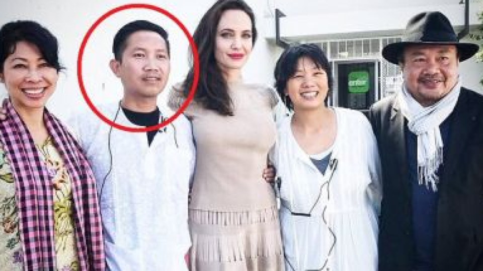 Анджелина Джоли смени Брад Пит с режисьор от Камбоджа! (Фото + Всичко за аферата им)