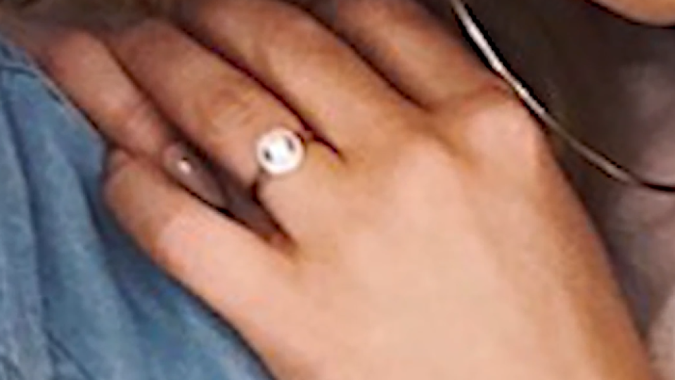 Емилия се фука с ултра скъп годежен пръстен (Вижте какво бижу й подари Башур + Кога ще е сватбата)