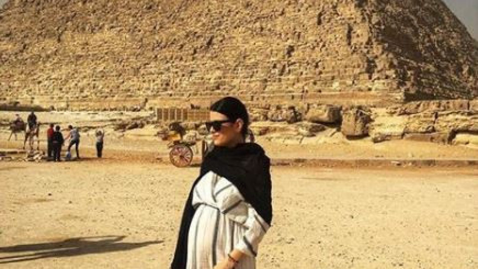 Ралица Паскалева се хвали с бременно коремче в Египет (Фото от ваканцията й)