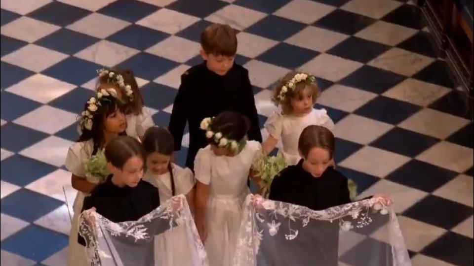 Джордж и Шарлот най-сладките шафери на сватбата на Меган и Хари (+ Още снимки от сватбената фотосесия)