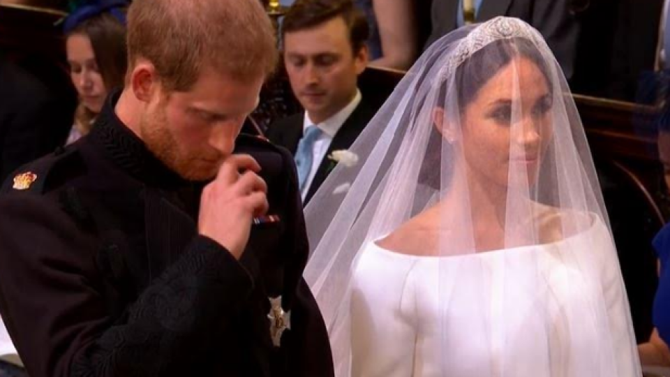 Булката Меган Маркъл разплака Хари на венчавката (Първи снимки със сватбената й рокля)