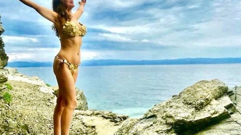 Илиана Раева се фука с тяло на 55 (Вижте какви форми показа по бански - Снимки)