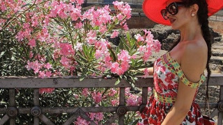 Райна пести за пътуванията си от дрехи (Певицата отказва да харчи пари за скъпи тоалети)