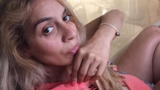 Тризначката Любов бременна от турчин (Майка й я изхвърли от дома им заради аферата - Снимки)