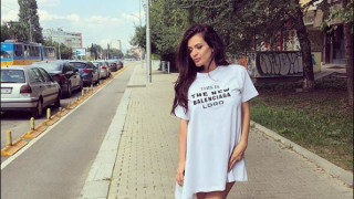 Бременната Преслава се скри в чужбина дни преди раждането (Вижте как сияе в очакване на бебето)