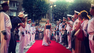 Съкрушена ли?! Саня Борисова сияе на "Любовта е лудост" след развода (Вижте я)
