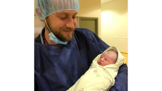 Веселин Плачков вдигна щуро парти за бебето (Вижте първата му снимка с момиченцето)