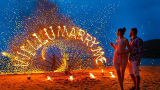 Бившият на Елен Колева предложи брак на Мис България в Тайланд (Вижте романтичната му изненада - Фото)