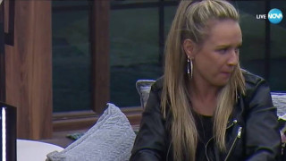 Лора Караджова стана за смях с липса на акъл: Тодор Живков приема законите в България, Слънцето е планета (Вижте бруталната излагация)
