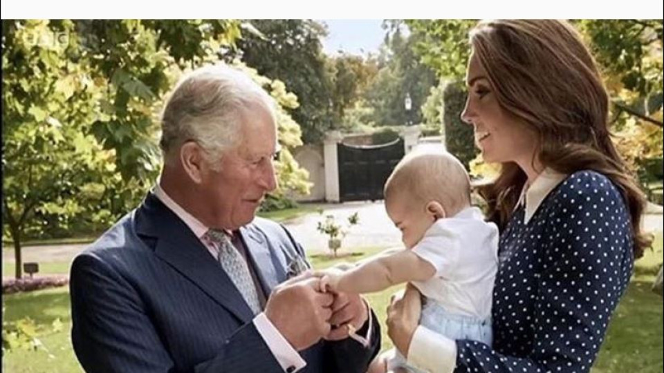 Кейт Мидълтън и принц Чарлз се помириха заради Луи (Нови снимки на малкия принц)