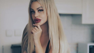 Кристин Каменова, силиконката с гърди на кредит, плаши с визия (Блондинката засенчи Джулиана Гани и Мария с джуки - Потрес снимки)