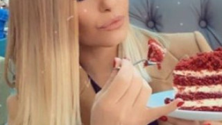 Анелия отчаяна, хукна по врачки, за да си търси мъж