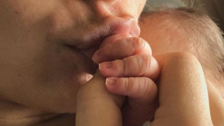 Поли Генова показа бебето (Фото + Как почерпи таткото Джоузеф)