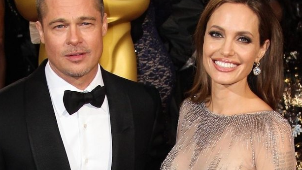 Официално! Анджелина Джоли и Брад Пит се разведоха (Тя се отрече от фамилията му - Нови подробности)