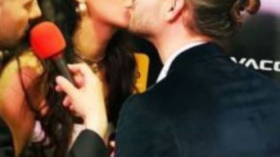 Горещо! Мария Илиева и Папи Ханс се награбиха (Вижте как се целуват - Фото)