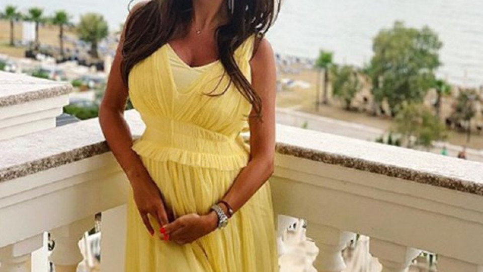 Бременната Златка Райкова не спира да се фука с коремчето си (Моделката вече не го крие - Нова снимка)