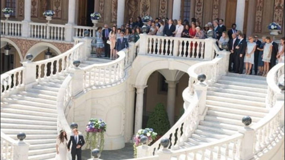 Шарлот Казираги с най-скромната сватба в Монако (Вижте как си казаха "Да" другите наследници на княжеството)