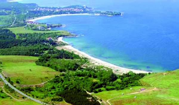 “Free-riders” with tents protest against the order at the Black Sea Coast