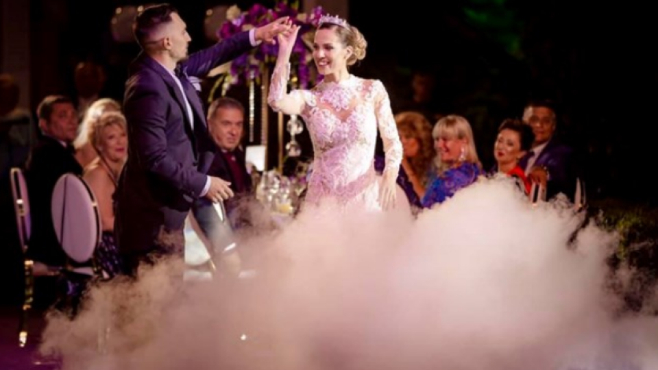 Виолета Сиракова със сватба като от приказка (Само тортата струва 2 бона - Нови снимки)