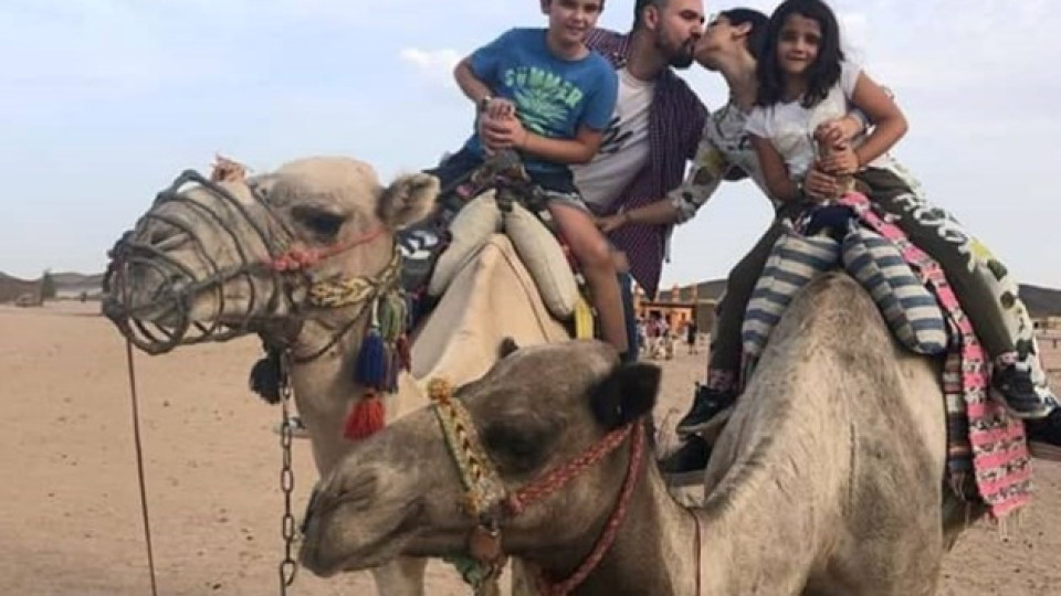Графа и семейството му на романтичен воаяж в Дубай (Вижте колко са щастливи - Мило фото)