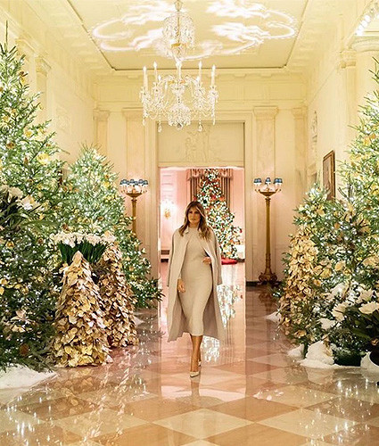 Мелания Тръмп превърна Белия дом в приказен дворец за Коледа (Вижте разкошната украса – Снимки)