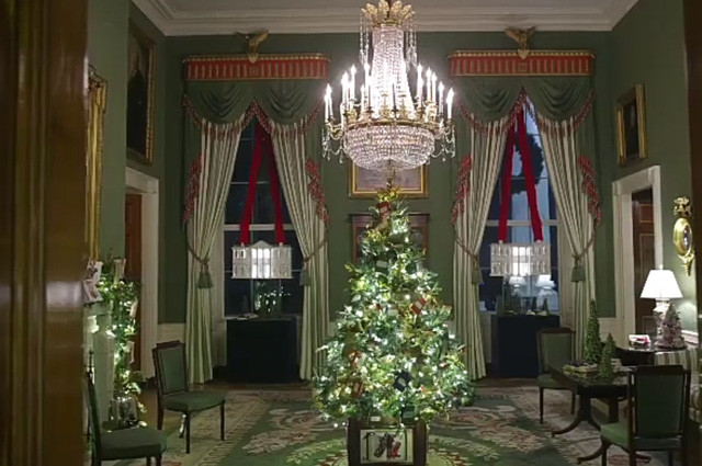 Мелания Тръмп превърна Белия дом в приказен дворец за Коледа (Вижте разкошната украса – Снимки) - Снимка 4