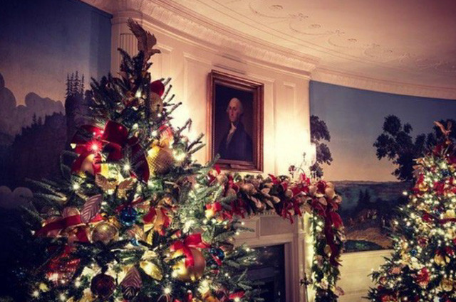 Мелания Тръмп превърна Белия дом в приказен дворец за Коледа (Вижте разкошната украса – Снимки) - Снимка 6