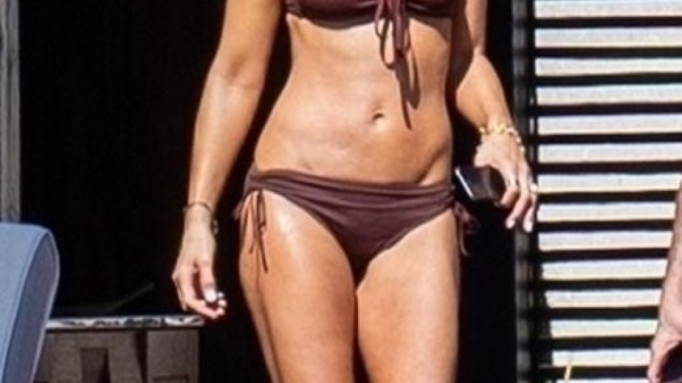 46-годишната Кейт Бекинсейл показа УАУ-тяло по бански (Вижте колко е секси - Снимки)