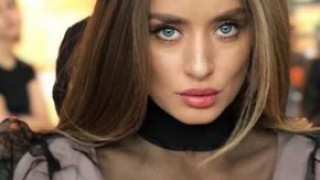 Саня Борисова посреща Нова година в Дубай (Актрисата бяга далеч от Ники Илиев за празниците)