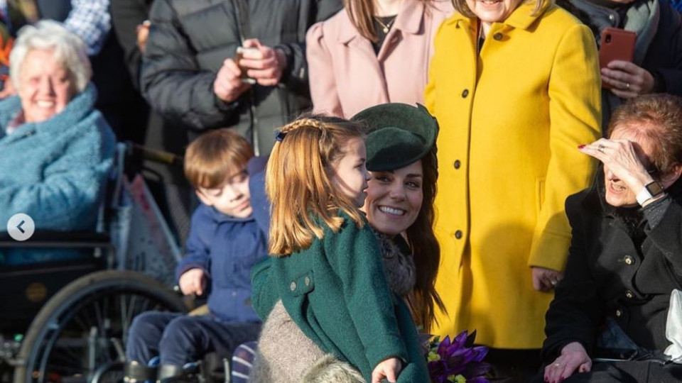 Принцеса Шарлот трогна с жест на Коледа (Внучката на Даяна прегръща болни и страдащи в Сандрингам)