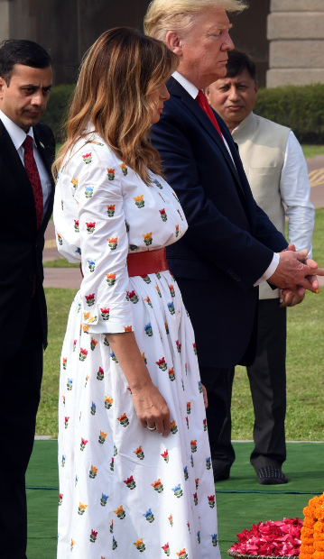 Мелания Тръмп показа наедряло коремче (Президентшата с нелеп моден гаф – Снимки) - Снимка 3