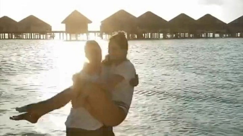 Диляна Попова нехае за Блатечки, гушка се с фотограф на Малдивите (Снимки)