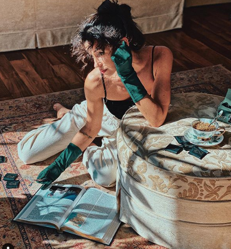 Диляна Попова под карантина в луксозния си дом (Снимки от семейното й гнездо с Блатечки)