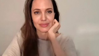 Анджелина Джоли се подмлади след драмите с Брад (Актрисата се показа без грим - Снимки)