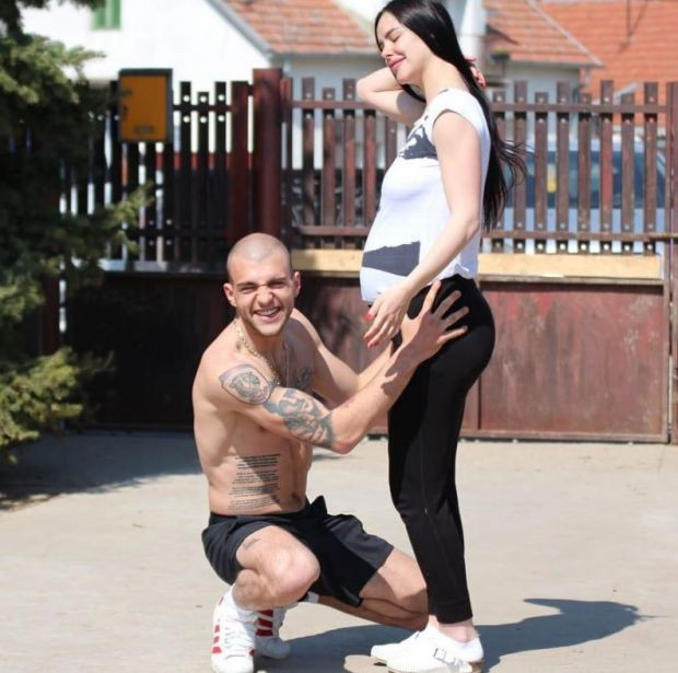 Цеца Величкович показа бременната си снаха (Богдана сияе с коремчето си - Фото) - Снимка 2